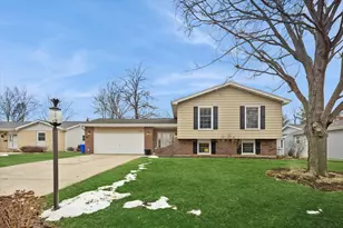 1351 Brentwood Ln, Wheaton, IL 60189 - Photo 1