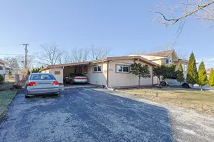 372 Nancy Ln, Wheeling, IL 60090 - Photo 1