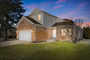 1686 Greenleaf Ave, Des Plaines, IL 60018 - Photo 1