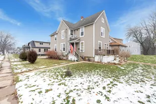 118 W Donovan Ave, Woodstock, IL 60098 - Photo 1