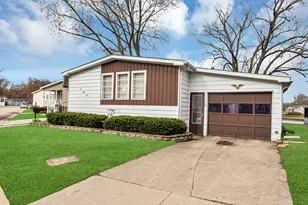 1053 Lakeview Rd, Elgin, IL 60123 - Photo 1