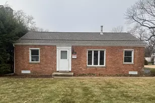 1110 S Gables Blvd, Wheaton, IL 60189 - Photo 1