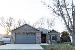 413 Moore St, Clifton, IL 61727 - Photo 1