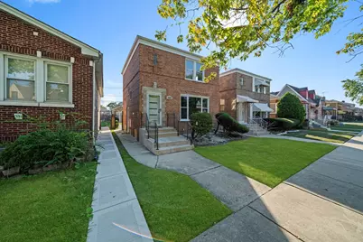10047 S Calumet Avenue, Chicago, IL 60628 - Photo 1