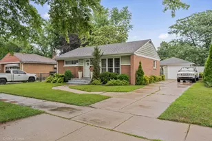 1181 Hiawatha Dr, Elgin, IL 60120 - Photo 1