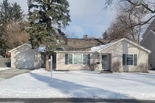 226 Charlotte Pl, Mundelein, IL 60060 - Photo 1