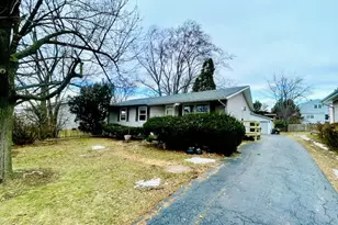 10 Pine Ave, Lake Zurich, IL 60047 - Photo 1