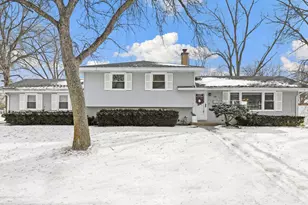 308 Spruce Dr, Naperville, IL 60540 - Photo 1