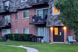 9370 Bay Colony Dr, Des Plaines, IL 60016 - Photo 1