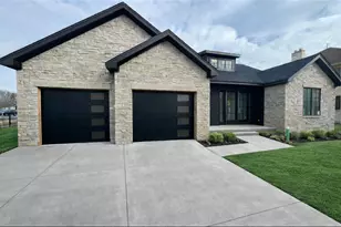 1435 Pfingsten Rd, Northbrook, IL 60062 - Photo 1