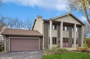 366 Ventura Club Dr, Roselle, IL 60172 - Photo 1