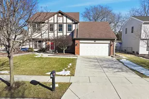 725 Leslie Ln, Schaumburg, IL 60194 - Photo 1