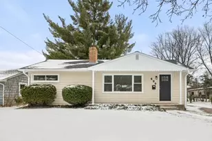 400 Kishwaukee Dr, Sycamore, IL 60178 - Photo 1