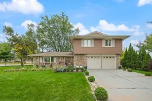 320 Pochet Ln, Schaumburg, IL 60193 - Photo 1