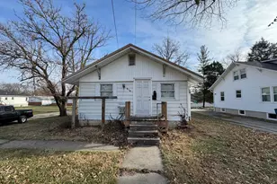 516 N Howard St, Robbins, IL 62454 - Photo 1
