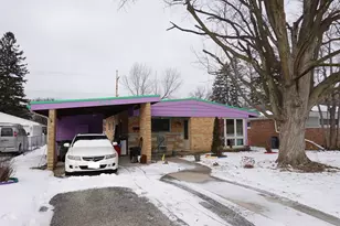 832 McKinley Ave, Mundelein, IL 60060 - Photo 1