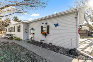 404 E Wood Ln, Belvidere, IL 61008 - Photo 1