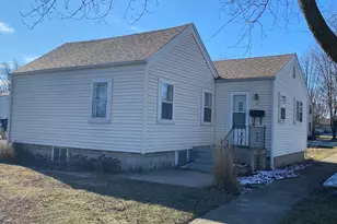 622 W North Street N, Pontiac, IL 61764 - Photo 1