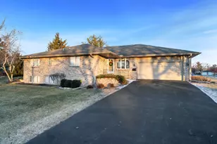 1196 S Trainer Rd, Rockford, IL 61108 - Photo 1