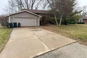 1807 Pinecrest Ln, Lindenhurst, IL 60046 - Photo 1