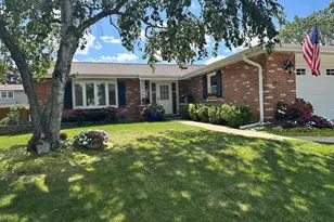 1819 W Thornwood Ln, Mount Prospect, IL 60056 - Photo 1