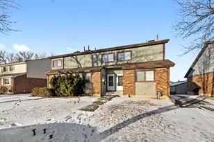 656 Rosner Dr, Roselle, IL 60172 - Photo 1