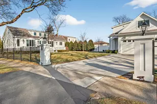 285 Middaugh Rd, Clarendon Hills, IL 60514 - Photo 1