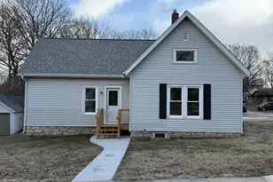 1122 Walnut Ave, Dixon, IL 61021 - Photo 1