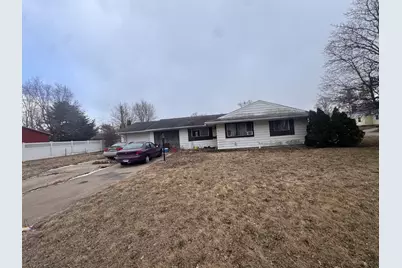 10 E Tamarack Street, Canton, IL 61520 - Photo 1