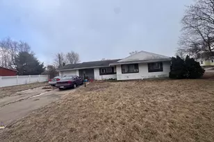 10 E Tamarack St, Canton, IL 61520 - Photo 1