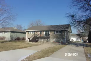 120 W Herron Ct, Watseka, IL 60970 - Photo 1