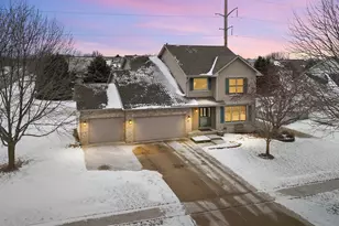 1122 Yorkshire Dr S, Sycamore, IL 60178 - Photo 1