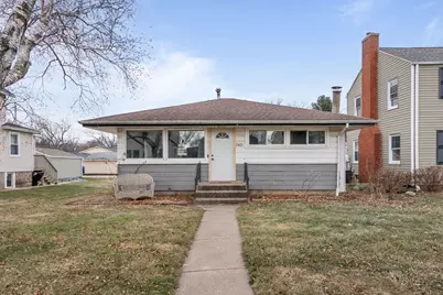 2423 32nd Street, Moline, IL 61265 - Photo 1
