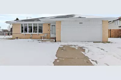 2021 W Spring Ridge Drive, Arlington Heights, IL 60004 - Photo 1