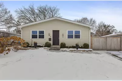 46 N Ridgemoor Avenue, Mundelein, IL 60060 - Photo 1