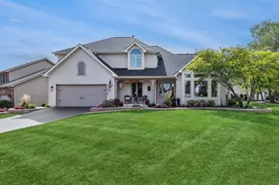 717 Clarendon Ln, Aurora, IL 60504 - Photo 1