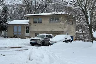 101 Castlewood Dr, Carpentersville, IL 60110 - Photo 1