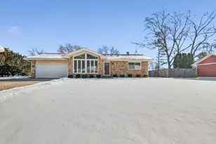 507 Northgate Rd, Lindenhurst, IL 60046 - Photo 1