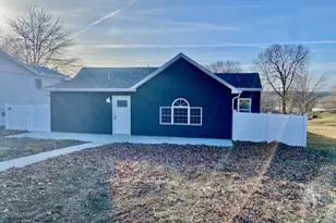 109 W Iowa St, Spring Valley, IL 61362 - Photo 1