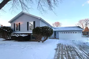 5216 Abbey Dr, McHenry, IL 60050 - Photo 1