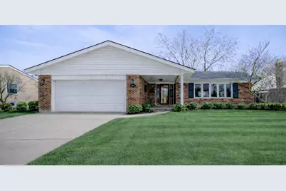 2011 E Robinhood Lane, Arlington Heights, IL 60004 - Photo 1