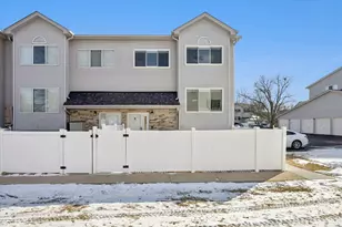 351 Park Ridge Ln, Aurora, IL 60504 - Photo 1