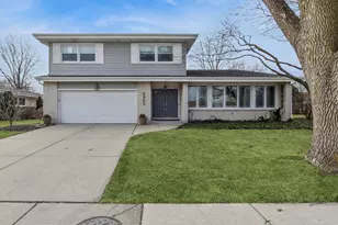 2207 E Michael Manor Ln, Arlington Heights, IL 60004 - Photo 1