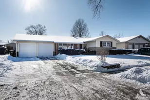 621 Clearmont Dr, Elk Grove Village, IL 60007 - Photo 1