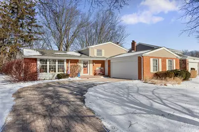 1706 S Chesterfield Drive, Arlington Heights, IL 60005 - Photo 1