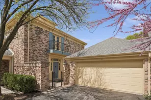 6 The Court of Chapel Wood, Northbrook, IL 60062 - Photo 1