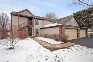 429 Sandhurst Cir, Glen Ellyn, IL 60137 - Photo 1