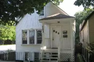 2225 W Oakdale Ave, Chicago, IL 60618 - Photo 1