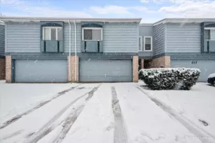 215 Lakeshore Ln, Bloomingdale, IL 60108 - Photo 1