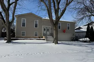 576 Pontiac Ln, Carol Stream, IL 60188 - Photo 1